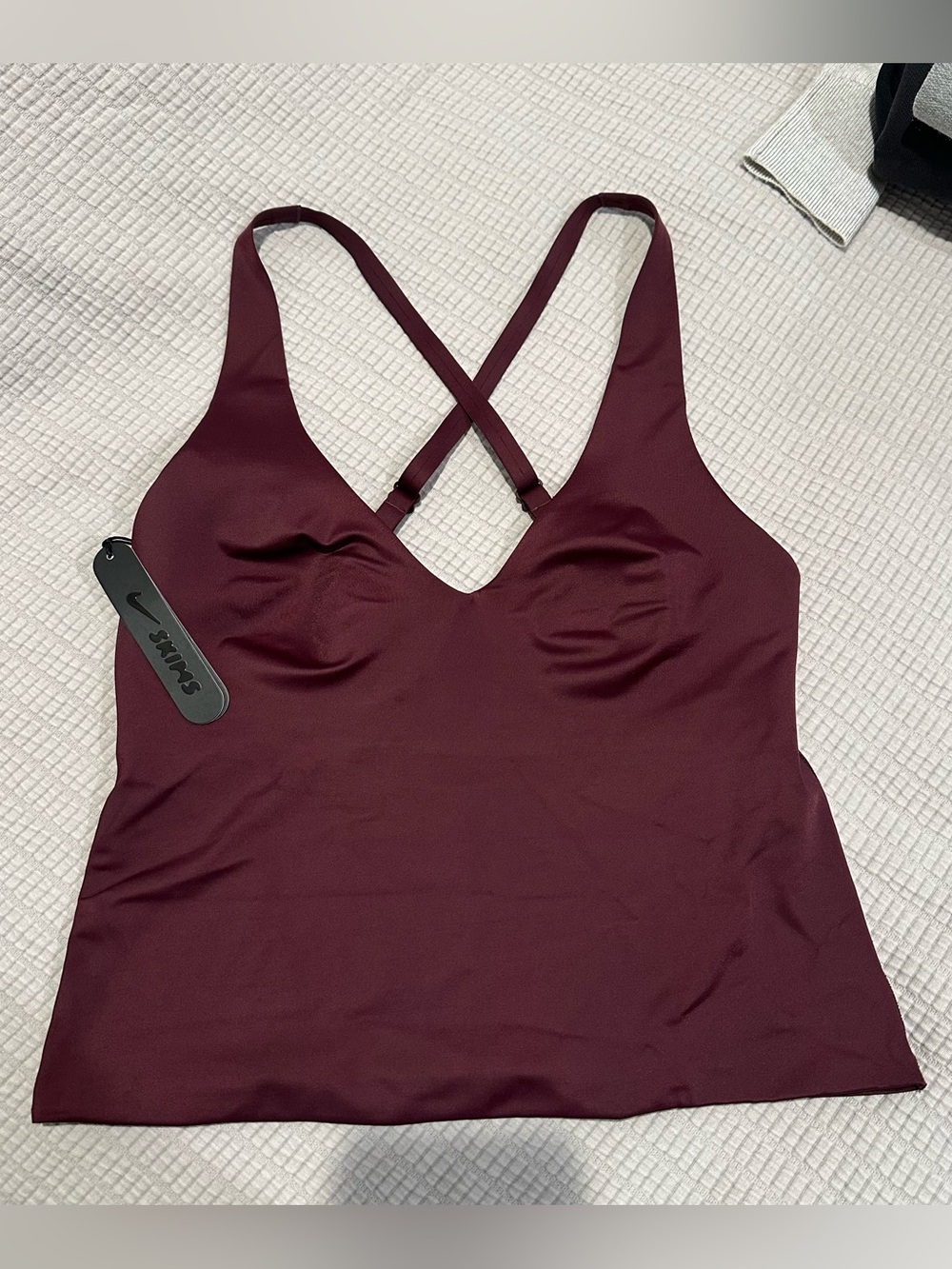 NWT S Nike x SKIMS Shine V-Neck lightly padded Tank Top Currant Burgundy Small